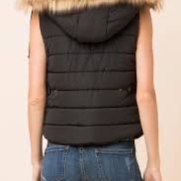 Gap Faux Fur Trim Hooded Puffer Vest Black Medium - Picture 8 of 9